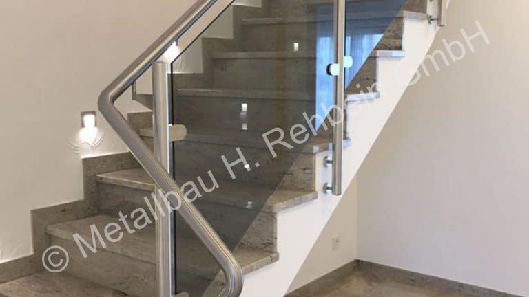 metallbau-rehbein-treppengeländer-mit-glasfüllung-3